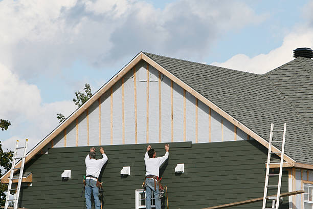 Professional Vinyl Siding technician working in Matawan, NJ